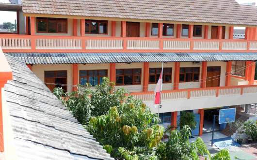 Tampak dari sisi lain